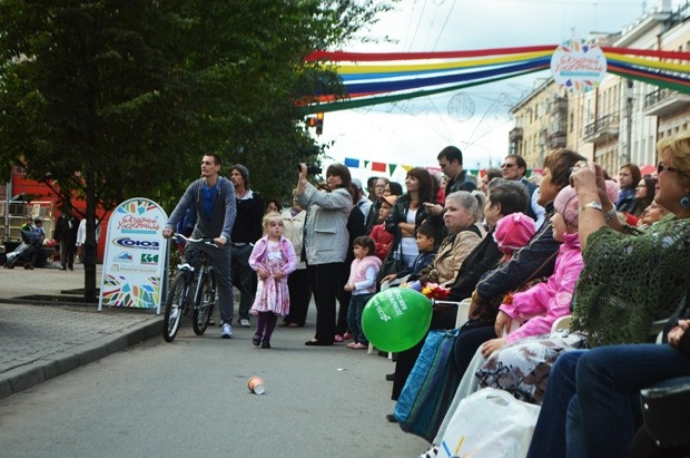 Горожане заинтересованы происходящим на сцене