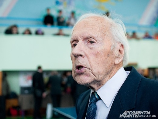 Легендарный спортсмен — ветеран по настольному теннису Александр Александрович Каптаренко отпраздновал 100 летний юбилей.