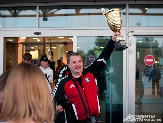 Мини-футбольный клуб «Сибиряк» стал серебряным призером чемпионата России.