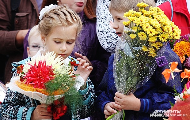 Во всех школах города прошли проведены торжественные линейки, посвященные началу учебного года.