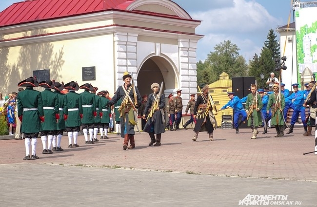 У «Омской крепости» развернулось масштабное представление.