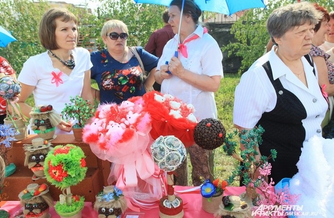Свои палатки открыли и омские умельцы и ремесленники.