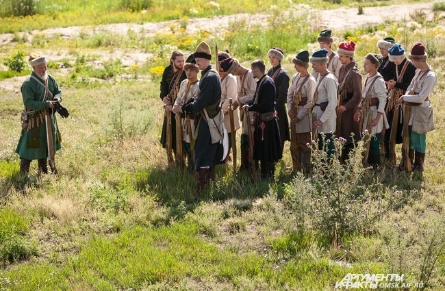 Участники разделились на «разбойников» и «стрельцов».