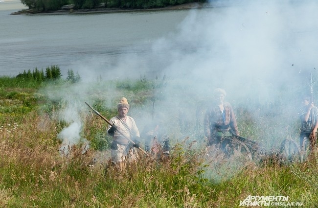 Порох в ручницах очень даже настоящий.
