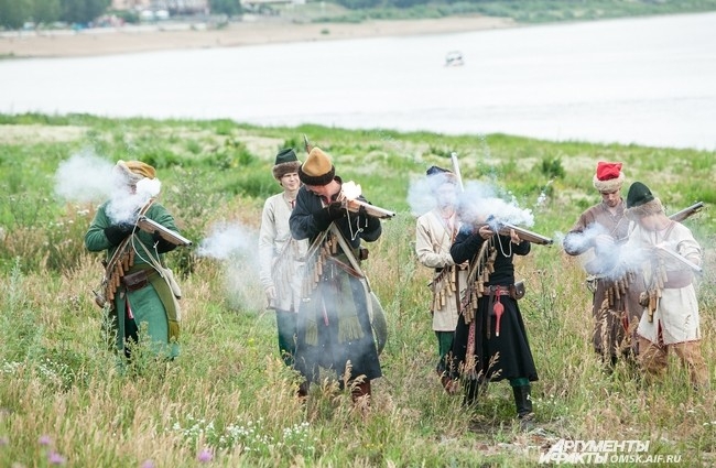 При стрельбе воины должны беречь глаза от пороха.