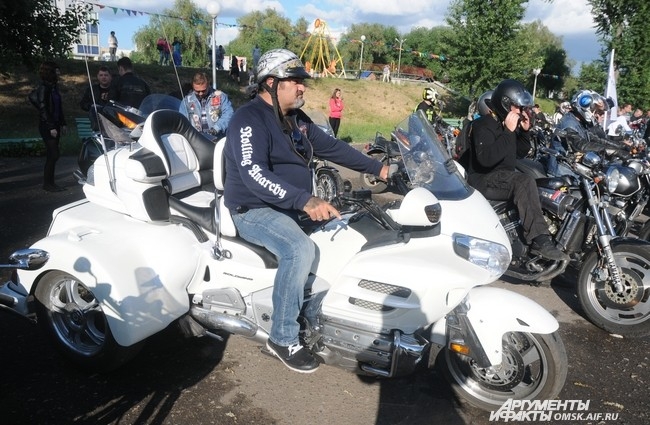 Также омичи смогли увидеть выставку авто- и мототехники.