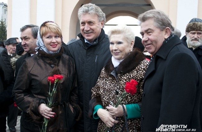 В Омске открыли памятник Сергею Манякину.