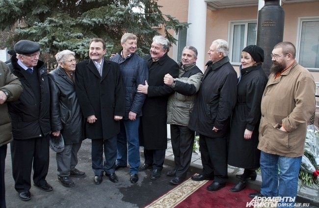 В Омске открыли памятник Сергею Манякину.