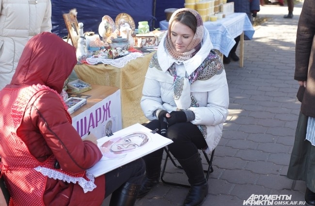 На "Покровской ярмарке" можно было нарисовать портрет.