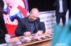Зрители имели возможность не только насладиться боями, но и получить автограф изаменитого омского боксёра...