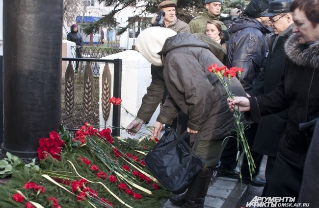 В Омске открыли памятник Сергею Манякину.