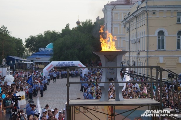 Площадь на Беловке, где установлена городская чаша огня Универсиады
