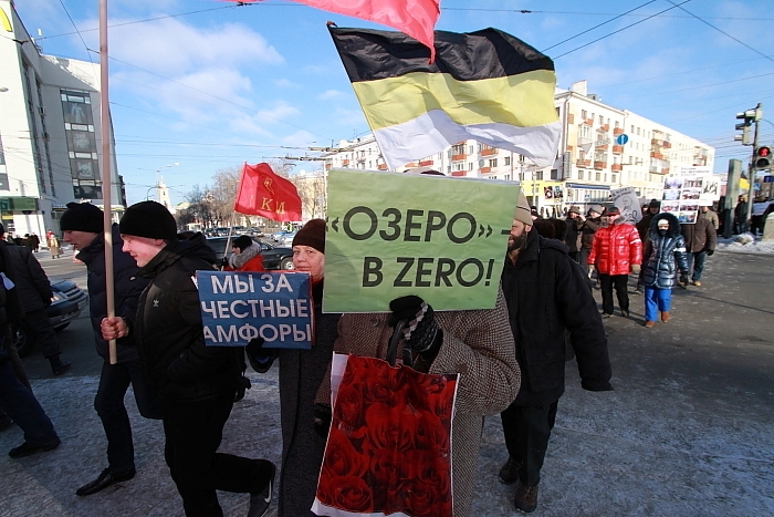 На перекрестке завернула на улицу Ленина