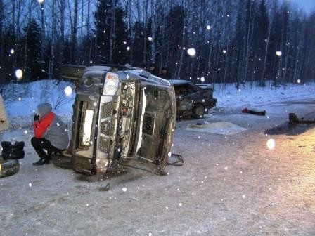 В Нытвенском районе водитель автомобиля «Nissan» не справился с управлением и выехал на встречную полосу, где столкнулся с вавтомобилем ВАЗ-21150. В результате происшествия один из пассажиров ВАЗа – девушка 1995 года рождения, получила смертельную травму