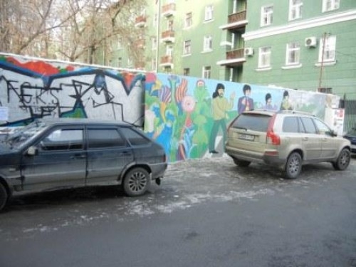 Спустя 40 минут после открытия стены Битлз...
