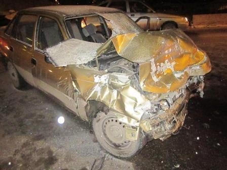 В Мотовилихе водитель автомобиля «Toyota» при невыясненных обстоятельствах столкнулся с «четырнадцатой», а после этого с «Daewoo». В результате ДТП пять человек в тяжёлом состоянии были доставлены в больницы города.