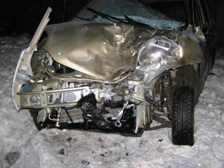 На автодороге «Кудымкар – Пожва» женщина – водитель «Daewoo-Matiz» сбила двух пешеходов, после чего столкнулась со стоящим на обочине автомобилем ВАЗ-11183.
В результате происшествия один из пешеходов – девушка 1990 года рождения получила смертельную тра