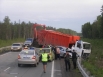 В Краснокамском районе произошло массовое столкновение. Водитель автомобиля ИЖ выехал на встречную полосу движения, где столкнулся с МАЗом. От удара грузовик выехал на встречную полосу и там столкнулся с Тойотой-Королла. В результате виновник скончался на