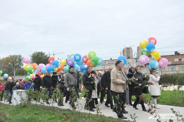 На мероприятие пришли родственники погибших, высокопоставленные лица
