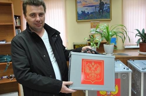 Для тех, кто не мог лично прийти на участок, подготовили переносные урны