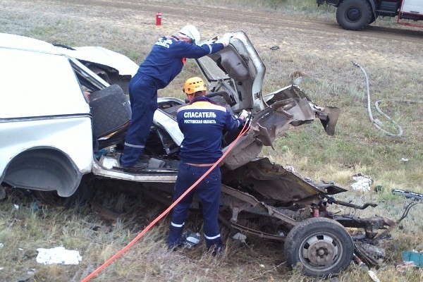 В лобовом столкновении грузовика и «ГАЗели» погибли 2 человека, 1 серьезно пострадал
