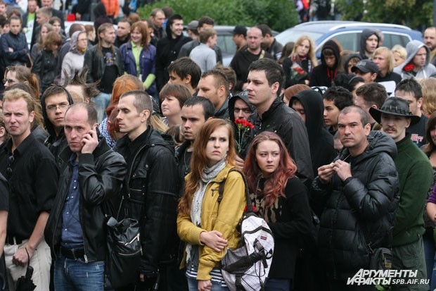 На гражданскую панихиду пришли люди разных возрастов