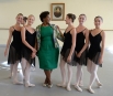 Супруга Президента Южно-Африканской Республики Глория Бонги Нгема (в центре) во время посещения Академии русского балета имени А.Вагановой