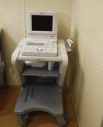 Мобильный аппарат для УЗИ-диагностики рожениц, находящихся в перинатальном отделении РКБ. При необходимости врач берет его собой в палату для исследования состояния пациентки.