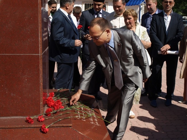 Возложение цветов к памятнику поэта-просветителя  Кул Гали. 