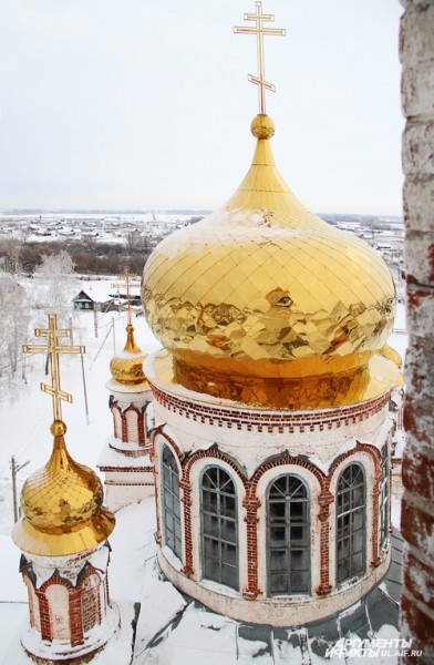 Позолоченные купола были установлены в 2009 году – к столетию храма.