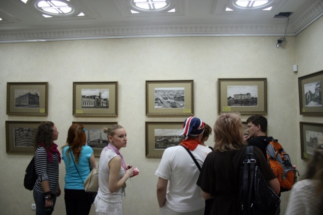 Старые фотографии Екатеринбурга перенесли посетителей во времена извозчиков и еще не тронутых временем купеческих особняков