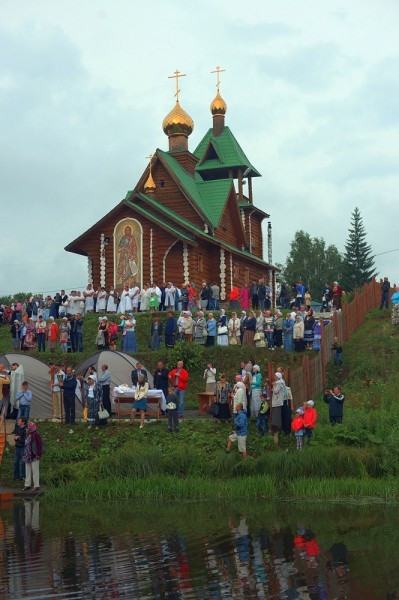 Праздник проходил в живописнейшем месте, у храма Князя Владимира.
