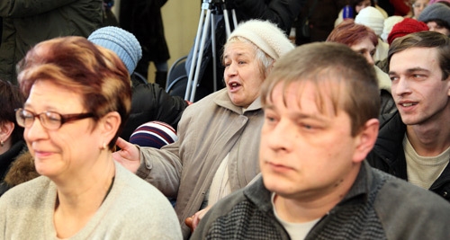 Оказалось, что квартиры предоставляются в новом доме в Копейске – квартиры с чистовой отделкой. Более того, всем переезжающим в подарок предоставляется кухонный гарнитур.