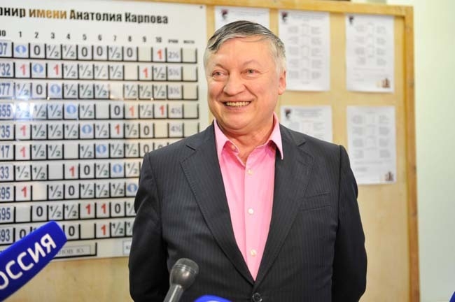 Вдохновитель турнира, чемпион мира по шахматам, депутат Государственной Думы, почетный житель Нефтеюганского района Анатолий Карпов - ежегодно присутствует на турнире