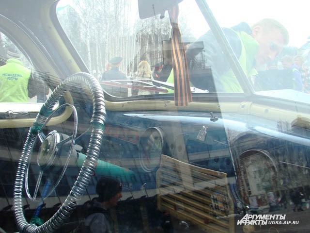 В салоне автомобиля по нынешним меркам простовато, зато все сделано на совесть