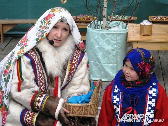 А в вороньей песне, записанной на Северной Сосьве, есть такие слова: «С моим появлением маленькие девочки, маленькие мальчики пусть родятся!...»