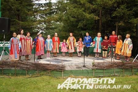 На одной сцене - разные народны севера, но все они коренные