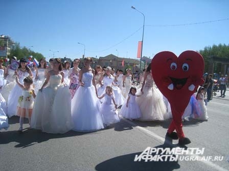 Настоящим украшением праздника, конечно же, стали участницы парада невест.