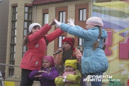 А на сцене выступали юные таланты Ханты-Мансийска.