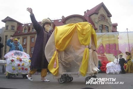 И турецкий шейх на карете приехал.