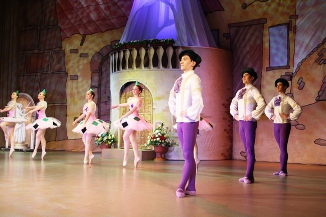 После выступления в Ханты-Мансийске юные звезды отправятся в гастрольный тур. Спектакль покажут в Нижневартовске и Лангепасе, Сургуте и Нягани.