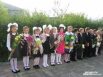 Ученики школы№2 Ханты-Мансийска с цветами и в бантах радуются началу нового учебного года