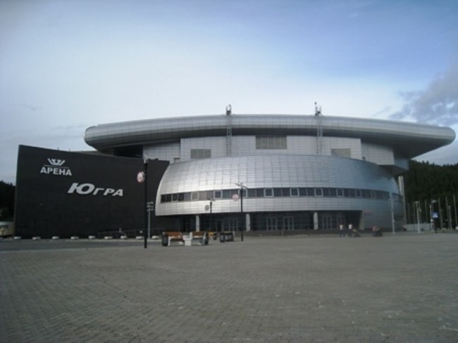 Культурно-развлекательный комплекс «Арена Югра» был введен в 2008 году. Огромный спорткомплекс, где проходят домашние игры ХК «Югра» выполнен в форме цилиндра.