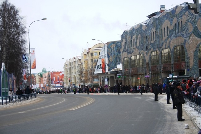 На центральной площади огонь задержался всего лишь на час и дальше продолжил свое путешествие по улицам города.