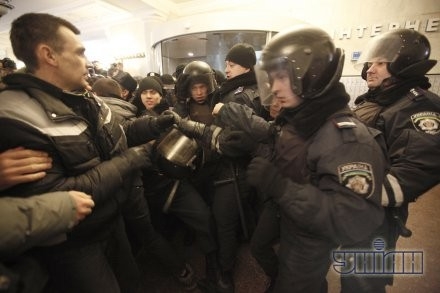 Участники драки между активистами ВО "Свобода" и милицией