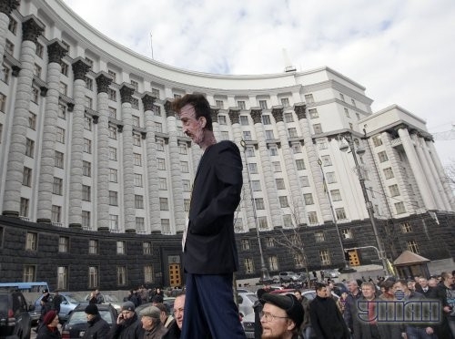 Чучело председателя КГГА Александра Попова
