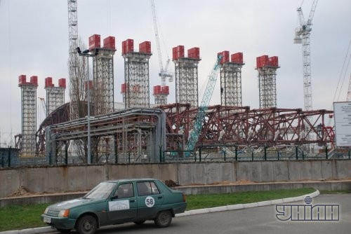 Первый подъем восточной части арки на площадке объекта «Укрытие» Чернобыльской АЭС