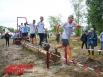 Прохождение бревна осложняла скользкая грязь