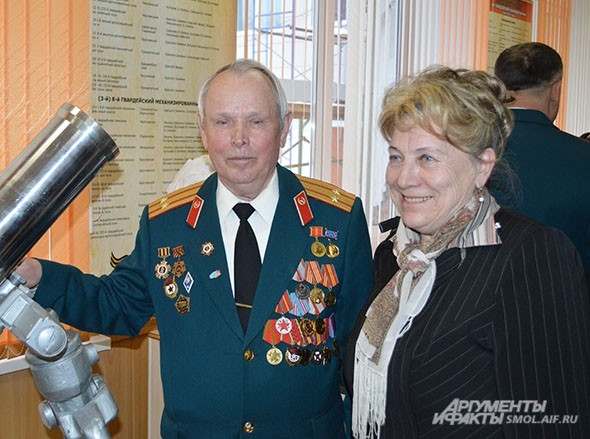 Слева - Инна Лаврова, дочь танкиста, председатель Смоленской региональной общественной организации «Родник»