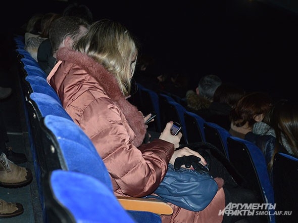 Выключаем звук на мобильных - чтобы не отвлекаться от концерта